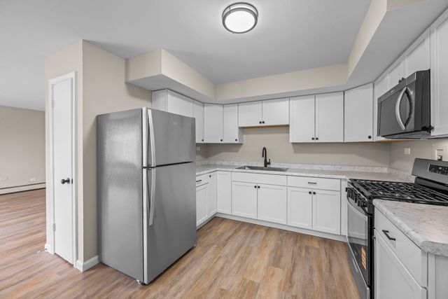 1101 HOLIDAY Lane 10, Des Plaines, IL 60016