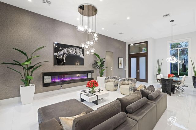 10110 Sweet Bay Street, Plantation, FL 33324