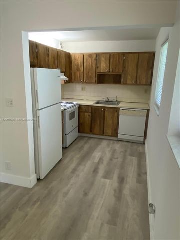 9920 NW 68th Pl 202, Tamarac, FL 33321