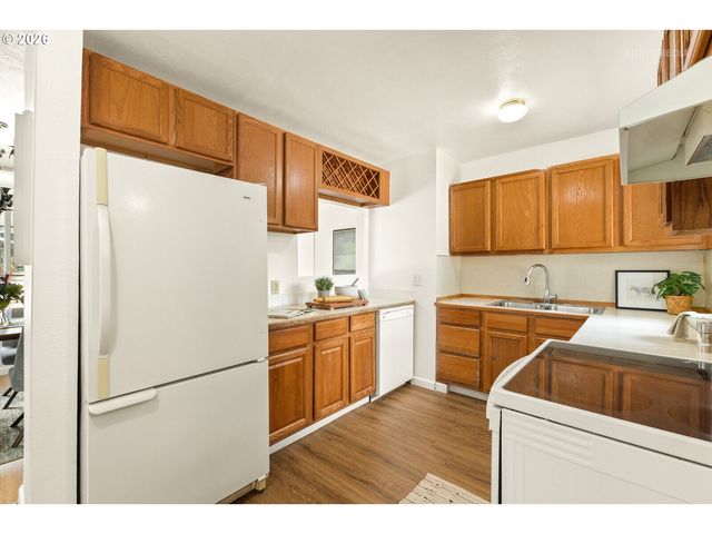 12747 Ne HOLLADAY St, Portland, OR 97230