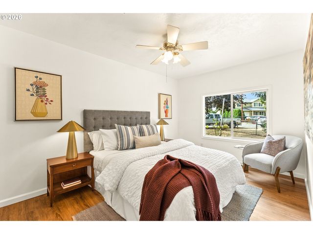 12747 Ne HOLLADAY St, Portland, OR 97230