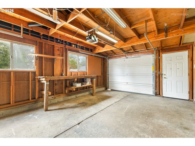 12747 Ne HOLLADAY St, Portland, OR 97230