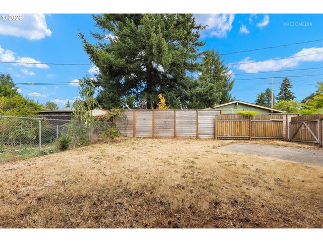 12747 Ne HOLLADAY St, Portland, OR 97230