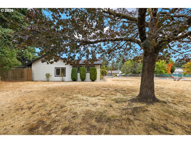 12747 Ne HOLLADAY St, Portland, OR 97230