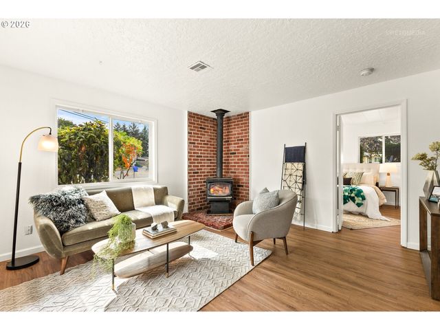 12747 Ne HOLLADAY St, Portland, OR 97230
