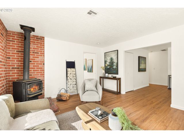 12747 Ne HOLLADAY St, Portland, OR 97230