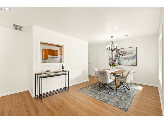12747 Ne HOLLADAY St, Portland, OR 97230