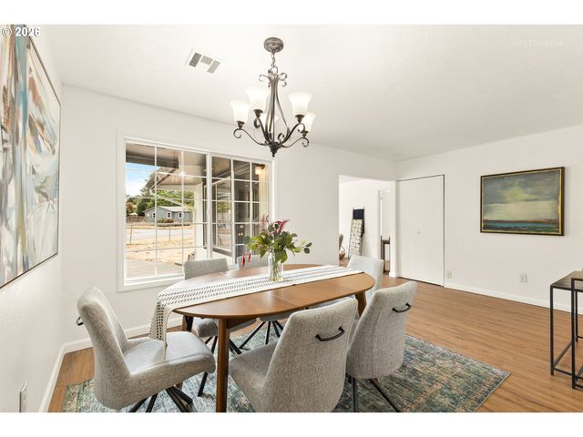 12747 Ne HOLLADAY St, Portland, OR 97230