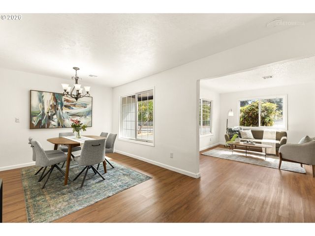 12747 Ne HOLLADAY St, Portland, OR 97230