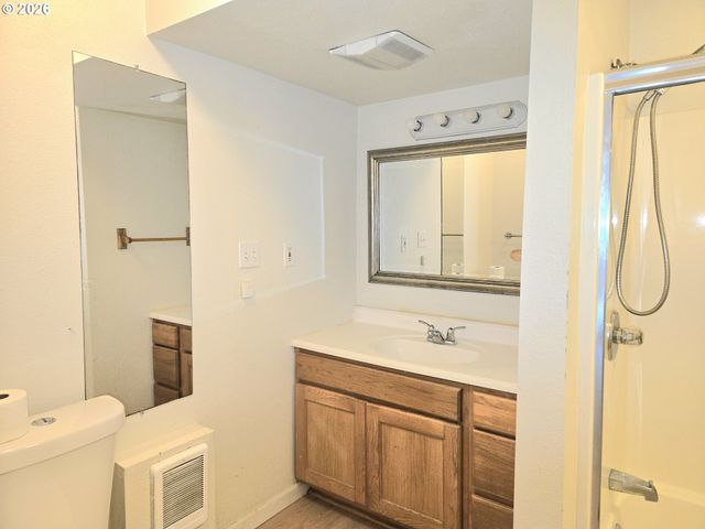 1330 N KILPATRICK St, Portland, OR 97217