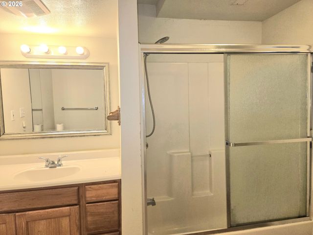 1330 N KILPATRICK St, Portland, OR 97217