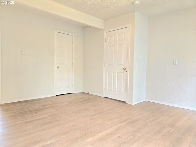 1330 N KILPATRICK St, Portland, OR 97217