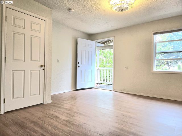 1330 N KILPATRICK St, Portland, OR 97217