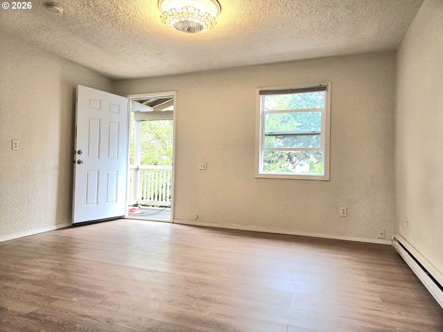 1330 N KILPATRICK St, Portland, OR 97217