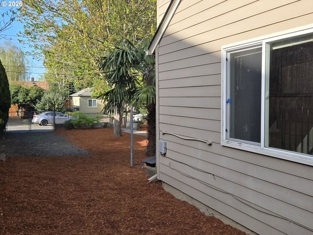 1330 N KILPATRICK St, Portland, OR 97217