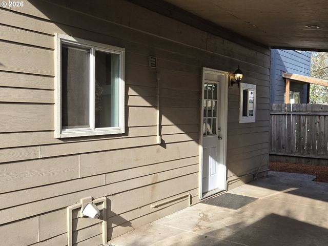 1330 N KILPATRICK St, Portland, OR 97217