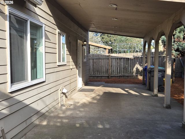 1330 N KILPATRICK St, Portland, OR 97217