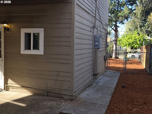 1330 N KILPATRICK St, Portland, OR 97217