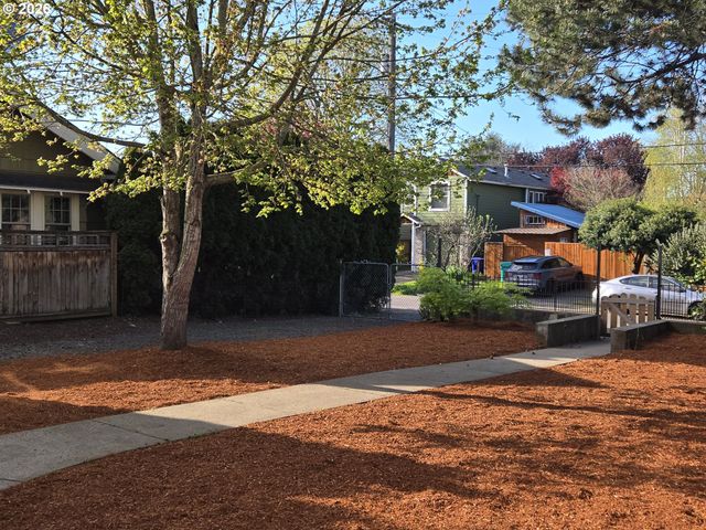 1330 N KILPATRICK St, Portland, OR 97217