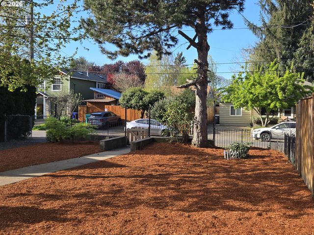 1330 N KILPATRICK St, Portland, OR 97217