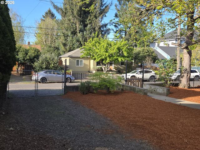 1330 N KILPATRICK St, Portland, OR 97217