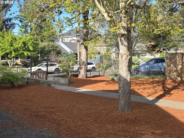 1330 N KILPATRICK St, Portland, OR 97217