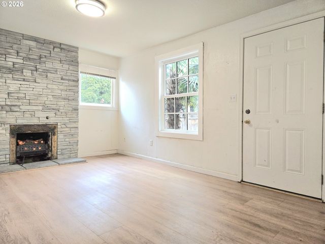 1330 N KILPATRICK St, Portland, OR 97217