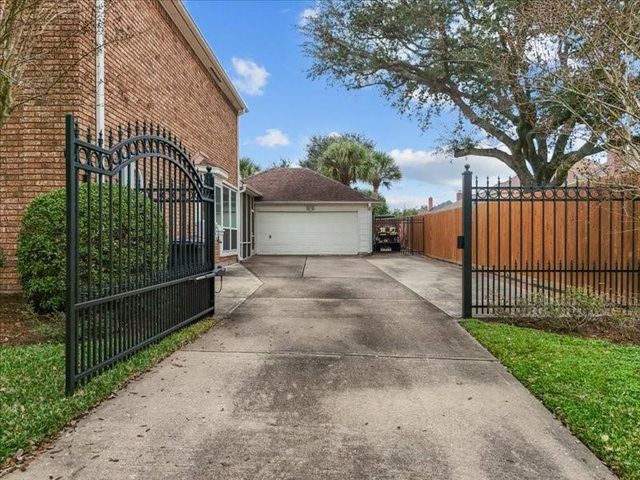 2436 Pebble Beach Drive, League City, TX 77573