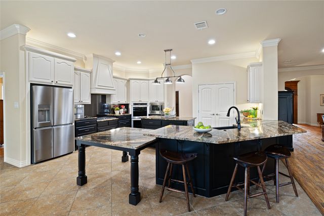 828 Sabine Trail, Mansfield, TX 76063
