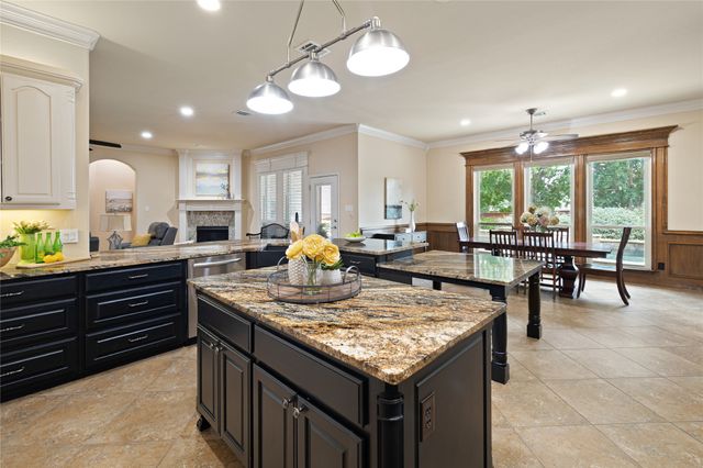 828 Sabine Trail, Mansfield, TX 76063