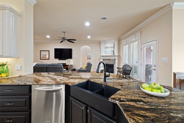 828 Sabine Trail, Mansfield, TX 76063