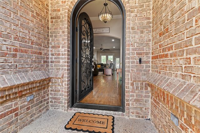 828 Sabine Trail, Mansfield, TX 76063