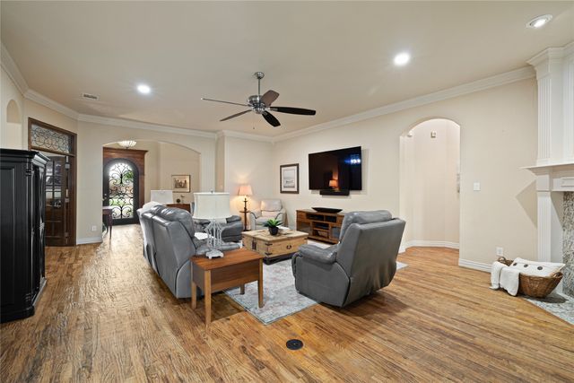 828 Sabine Trail, Mansfield, TX 76063