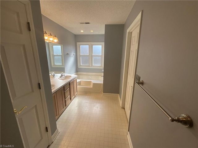 5716 Spice Meadow Lane, Winston-salem, NC 27106