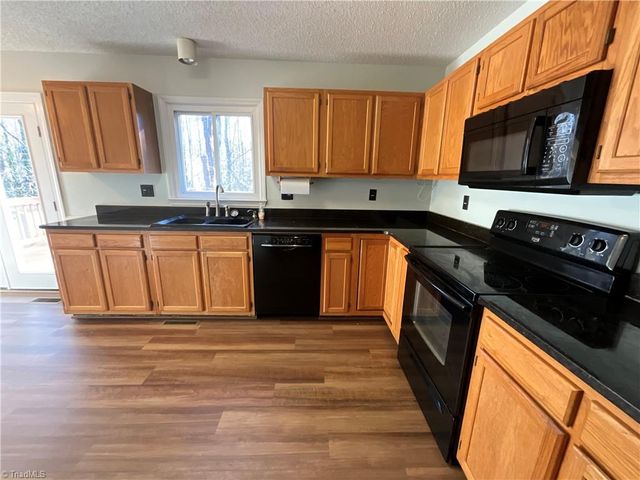 5716 Spice Meadow Lane, Winston-salem, NC 27106