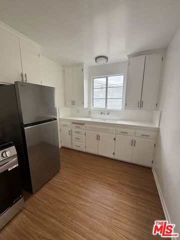 220 N Louise Street B, Glendale, CA 91206