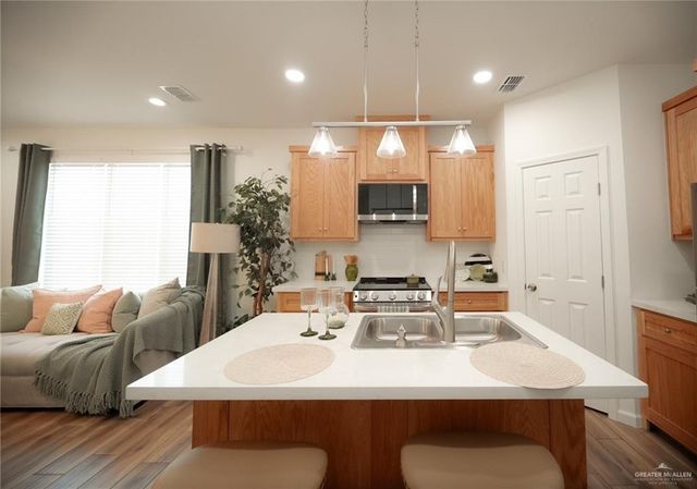 2105 E Viviana Street, Edinburg, TX 78542