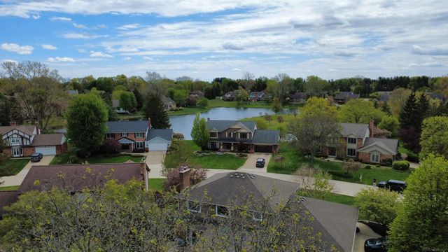 2495 Chalet Drive, Rochester Hills, MI 48309