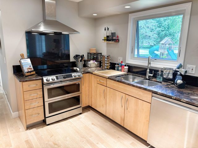 2495 Chalet Drive, Rochester Hills, MI 48309