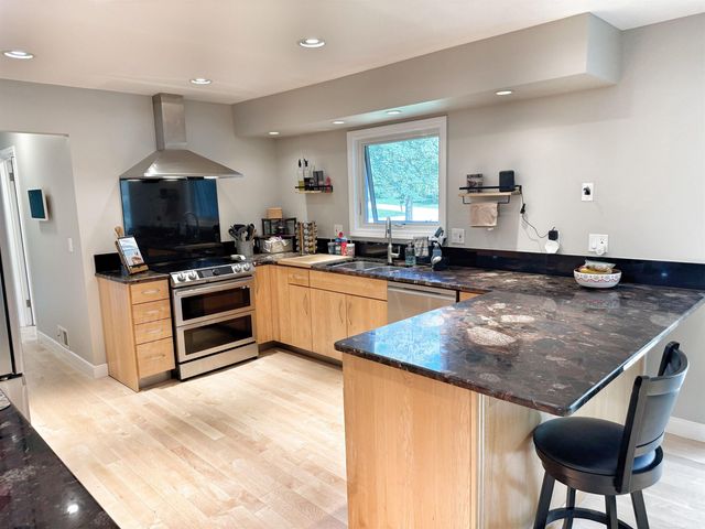 2495 Chalet Drive, Rochester Hills, MI 48309