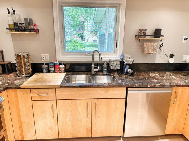 2495 Chalet Drive, Rochester Hills, MI 48309