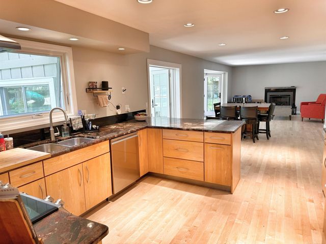 2495 Chalet Drive, Rochester Hills, MI 48309