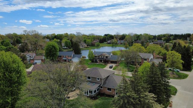 2495 Chalet Drive, Rochester Hills, MI 48309