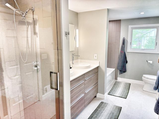 2495 Chalet Drive, Rochester Hills, MI 48309