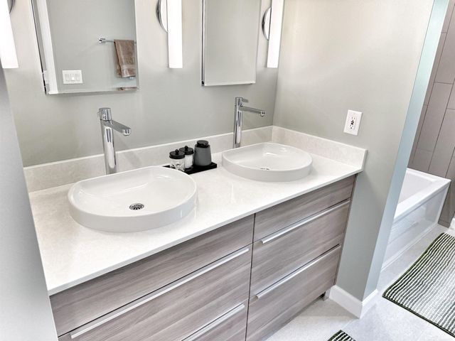 2495 Chalet Drive, Rochester Hills, MI 48309