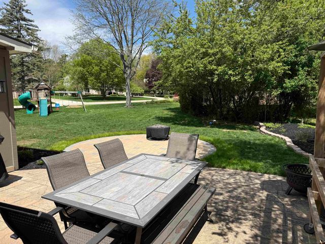 2495 Chalet Drive, Rochester Hills, MI 48309