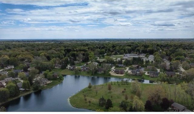 2495 Chalet Drive, Rochester Hills, MI 48309