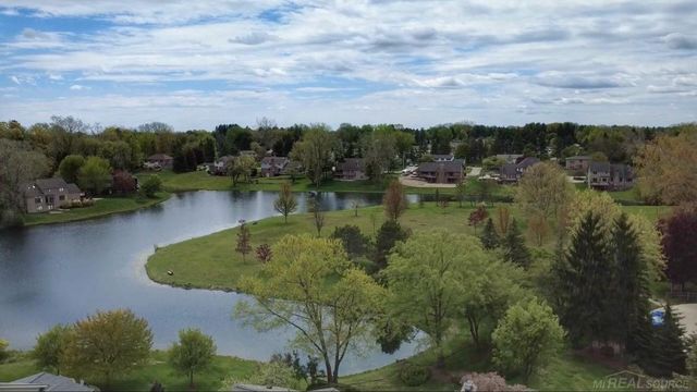 2495 Chalet Drive, Rochester Hills, MI 48309