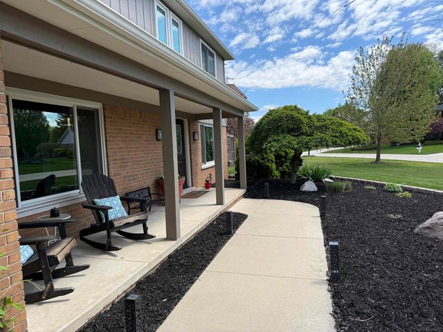 2495 Chalet Drive, Rochester Hills, MI 48309
