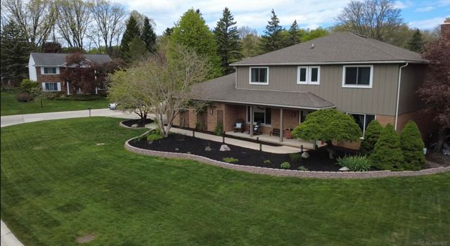2495 Chalet Drive, Rochester Hills, MI 48309